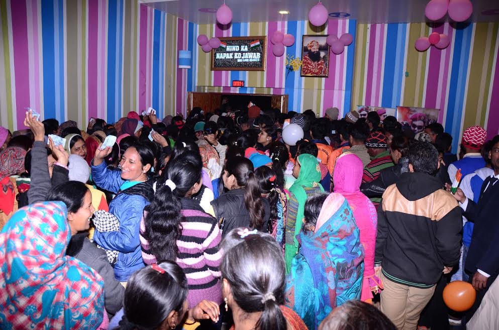house full show of gurmeet ram rahim movie hind ka napak ko jawab released today