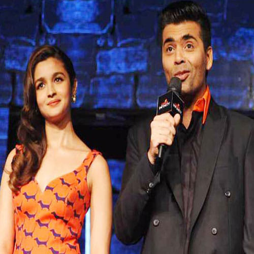 karan johar feeling embarrassed due to akshay kumar