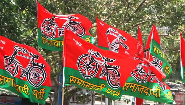 mulayam singh yadav in mainpuri with samajwadi party workers