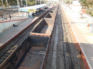 Thirty trains and six trains paused wheels