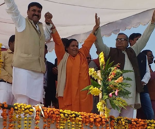 Uma bharti criticizes SP and congress.