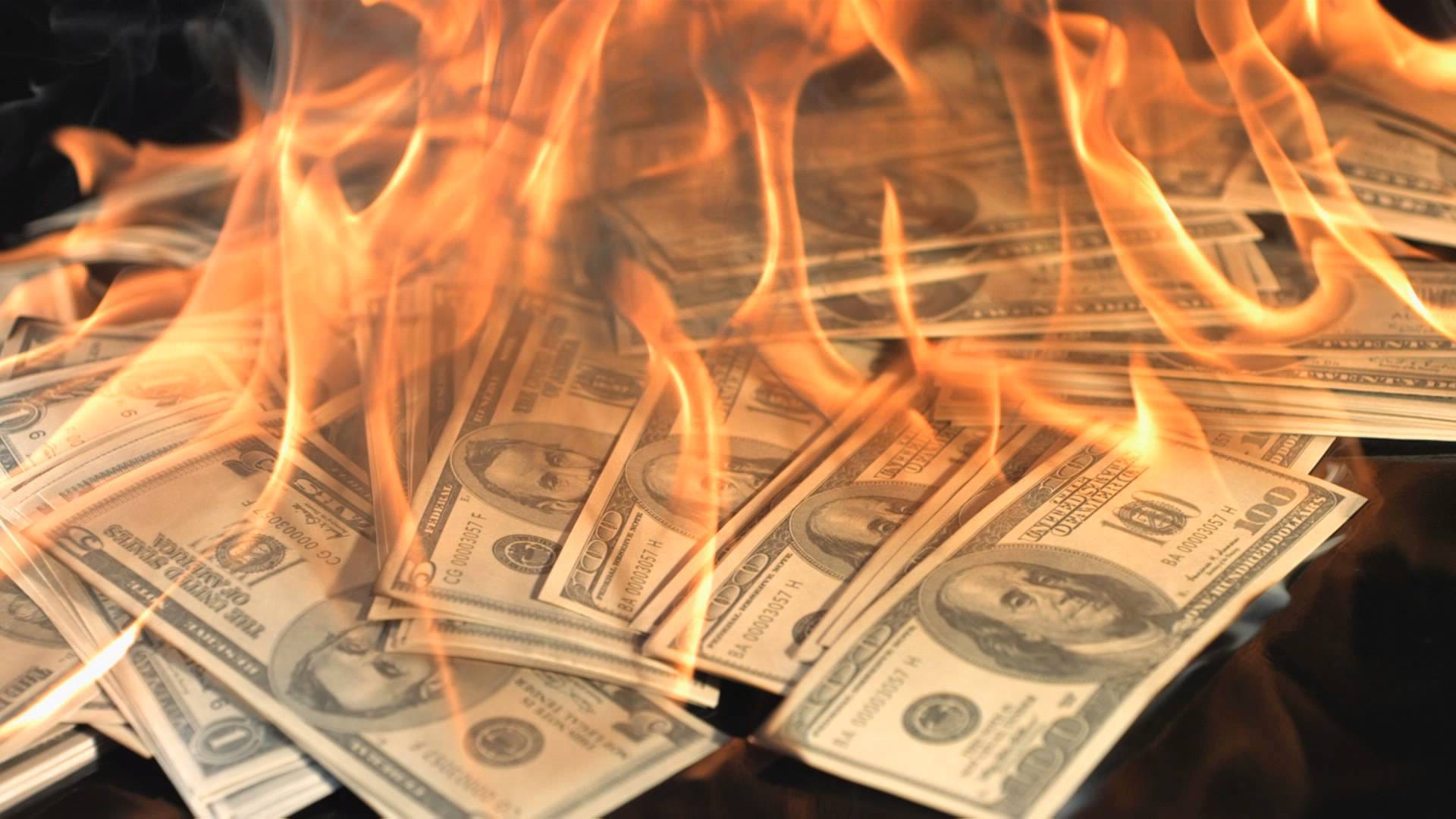 rich man burned 13 crore to keep his family warm.