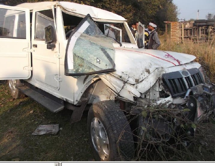 Truck and Bulero clash Four injured in two Referee