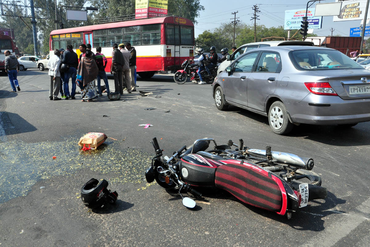 poling parti leker ja rahi bus ke takker se chatra mout