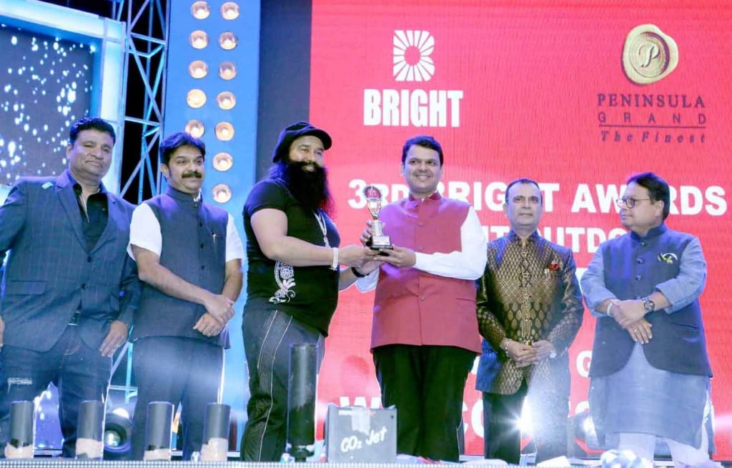 dera sacha sauda pramukh gurmeet ram rahim awarded by bect actor award of year 2017