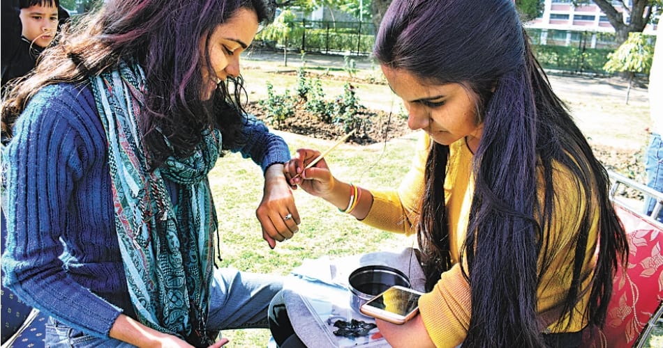 amazing story of disable girl prerna gupta visited to punjab university rose festival