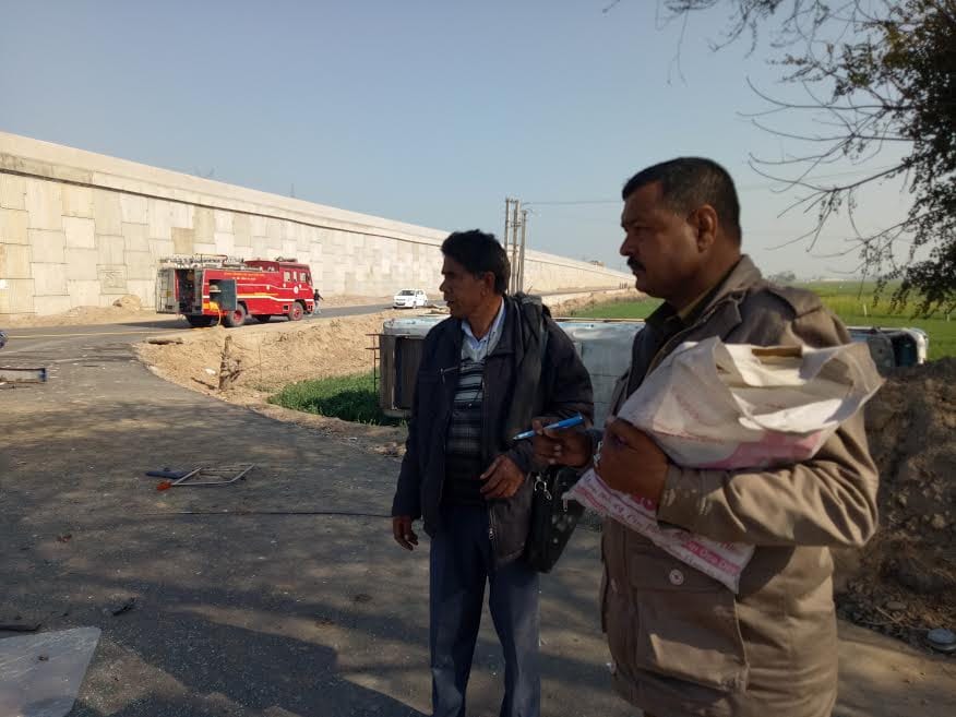 gas tanker hits roadways bus at fatehabat highway, one death and two child missed