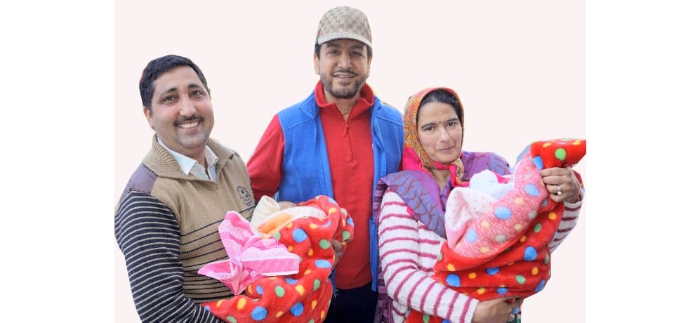 singer gurdas maan paid obeisance at chamunda temple