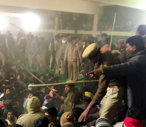 police lathicharge on crowd in haryanvi dancer sapna chaudhary dance show, many people injured 
