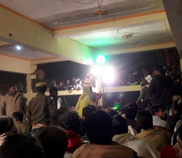 police lathicharge on crowd in haryanvi dancer sapna chaudhary dance show, many people injured 