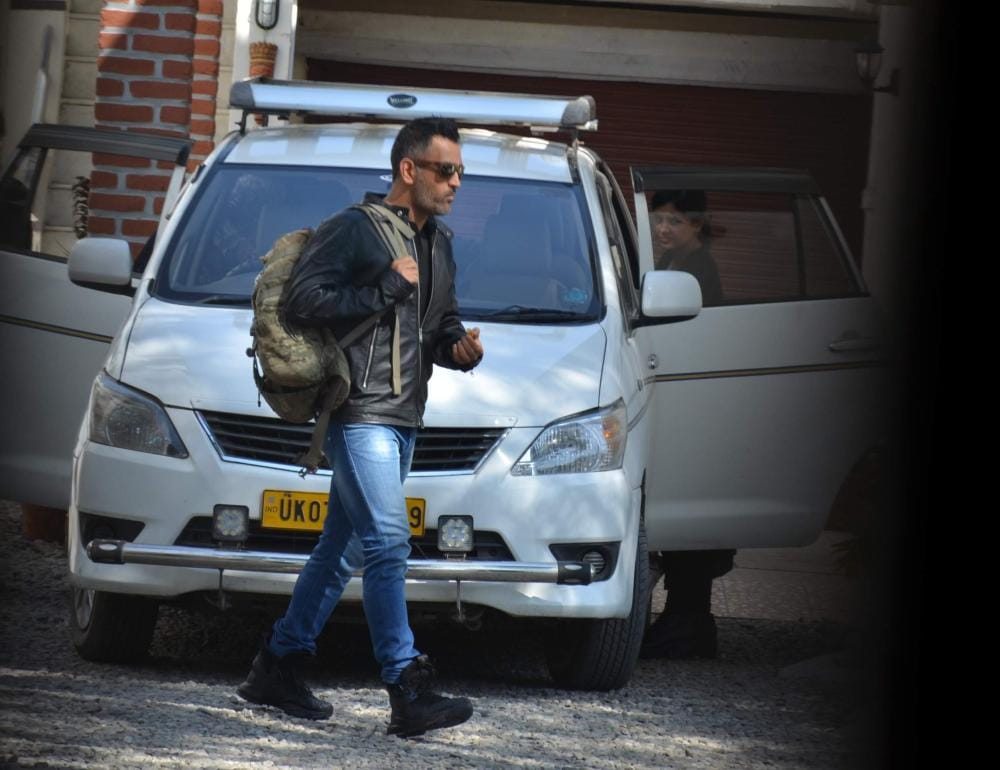 MS dhoni take off to dehradun