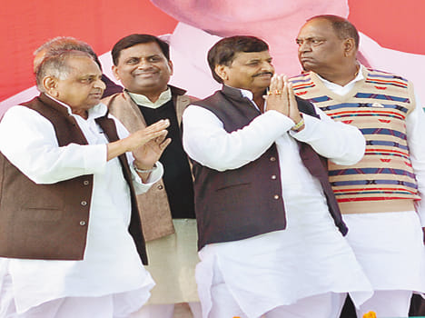 mulayam singh attracts farmers, gives love to youth