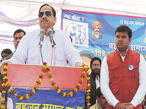 Akhilesh Yadav aboard the sinking ship of Congress 