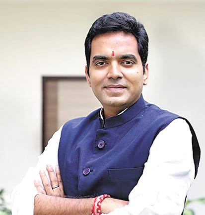 Leaders son in Uttar Pradesh election.
