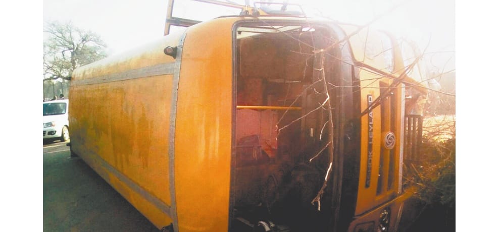 school bus accident, two injured 
