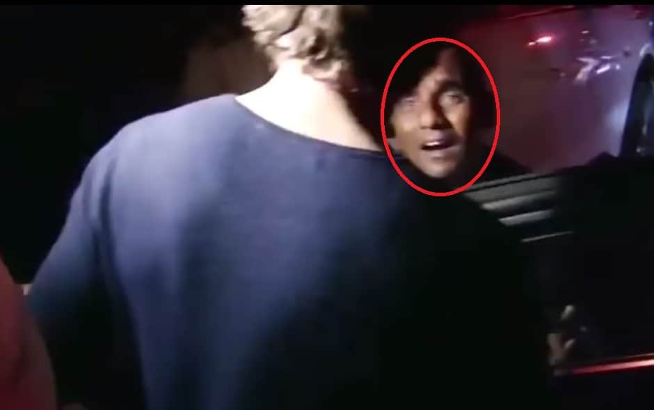 This video of SRK offering food to a beggar is going viral