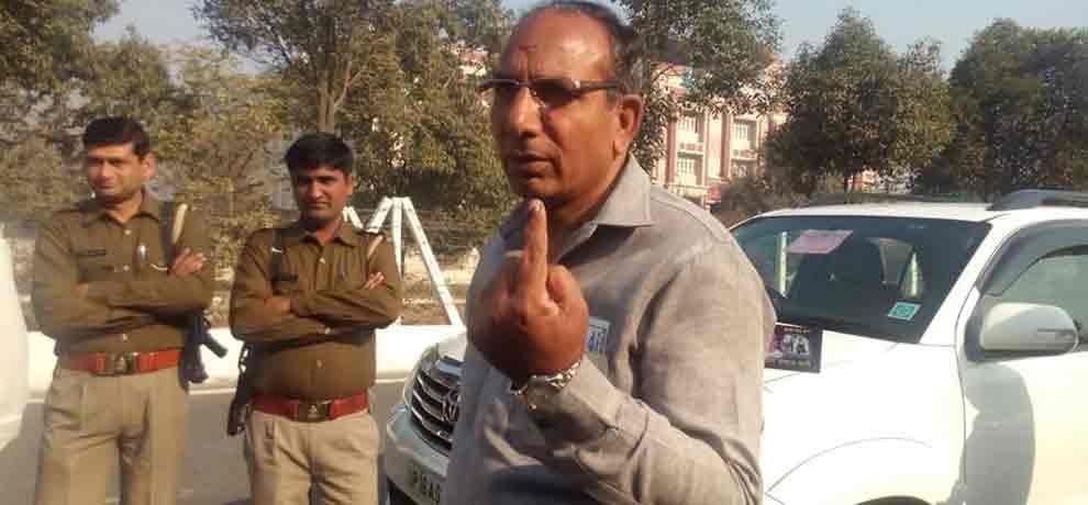 vip voters photo gallery in up election first phase voting