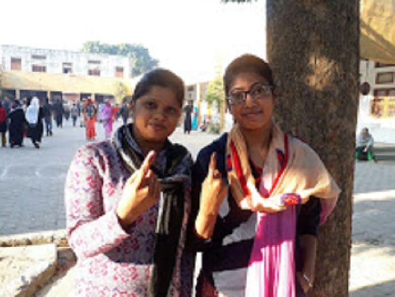 youngster enthusiasm seen in first phase of polling in uttar pradesh 