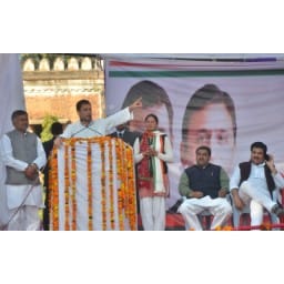 akhilesh se dosti ke bad ghabrai bjp or modi