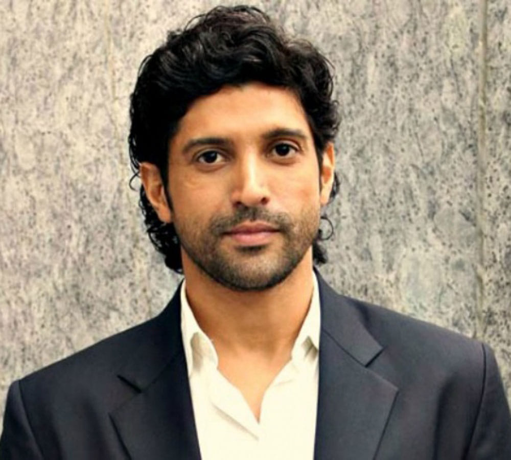 farhan akhtar buries himself for a scene of fakir