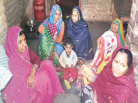 The wife did not have parents committed suicide