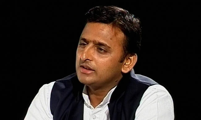  sp workers circulating message from akhilesh door to door