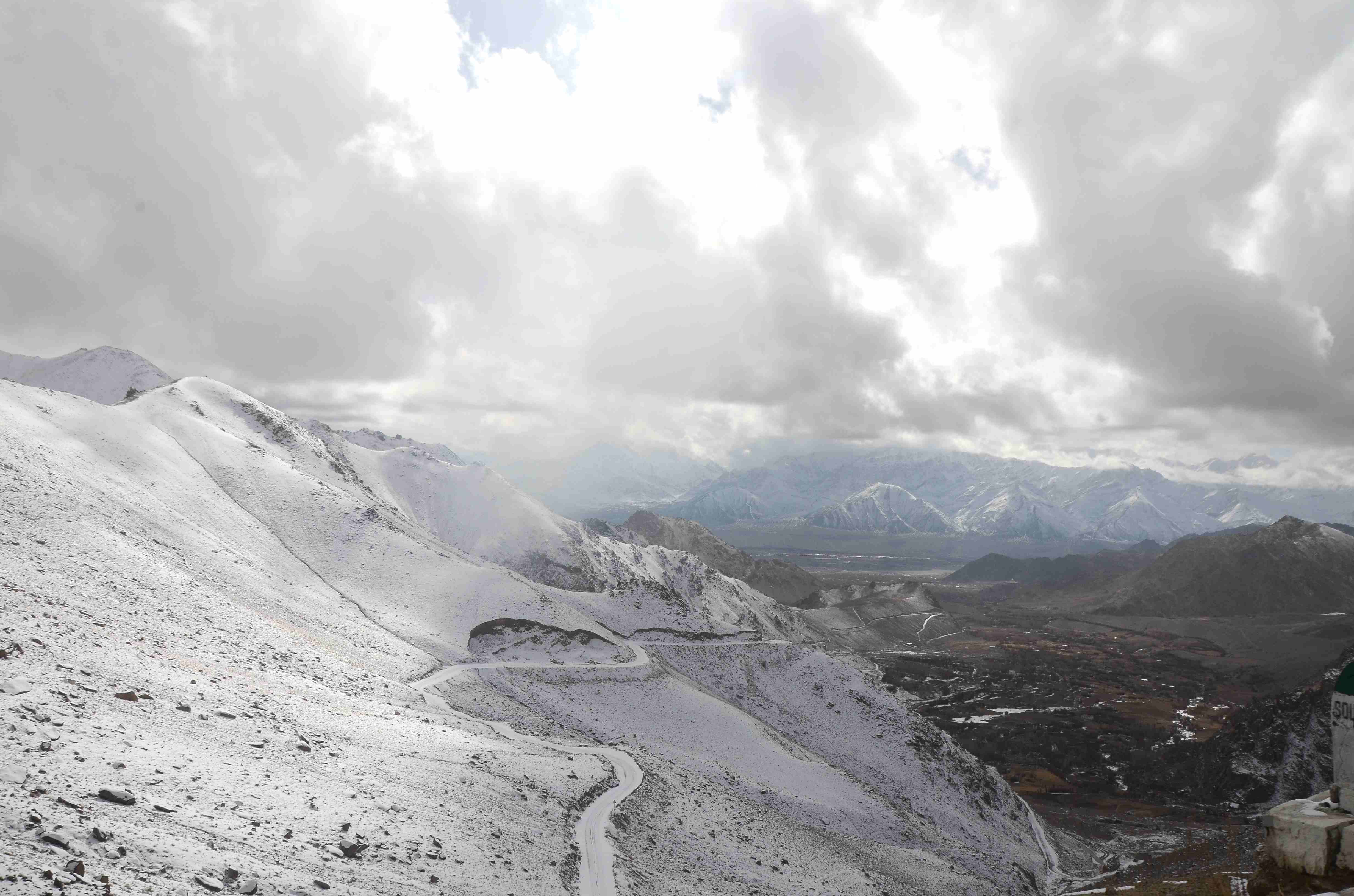 41 trackers stranded on chadar trek will be rescued airlifted with help of army and air force leh