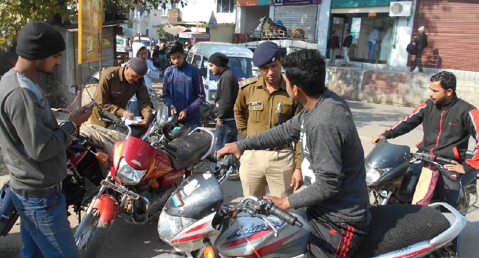 Invoices 24 drivers without helmets