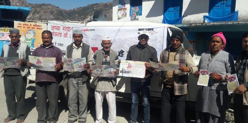 Voting invitation cards distributed by Bnar awareness chariot