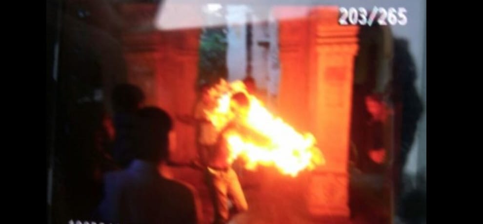 Jabir immolation pouring kerosene to improve the condition of the student leaders, the 40% Scorched