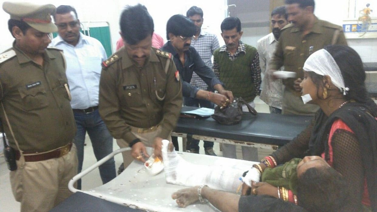 a mother an daughter jumped from bridge with two child in jaunpur