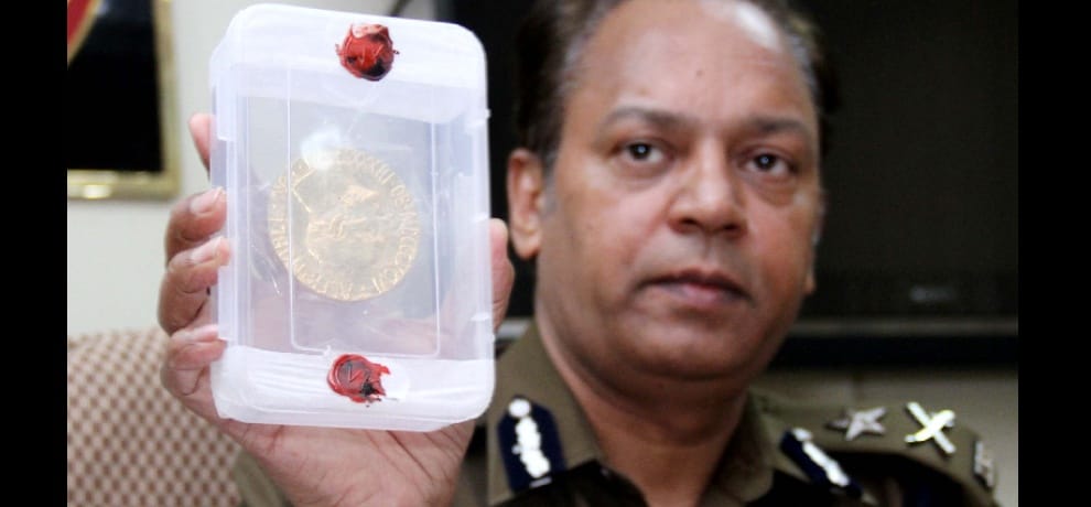 Kailash Satyarthi recovered replica of the Nobel Prize