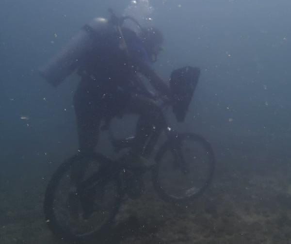 unique deed by chandigarh police incpector daljinder singh drives cycle under 30 feet in sea 