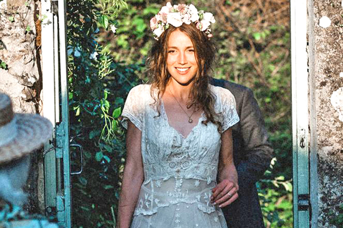 150 years old wedding dress has been found