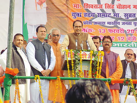 SP and BSP alternately plundered UP,