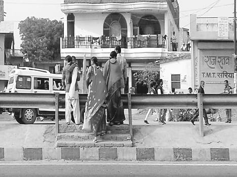 Foot overbridge, seeking to get death