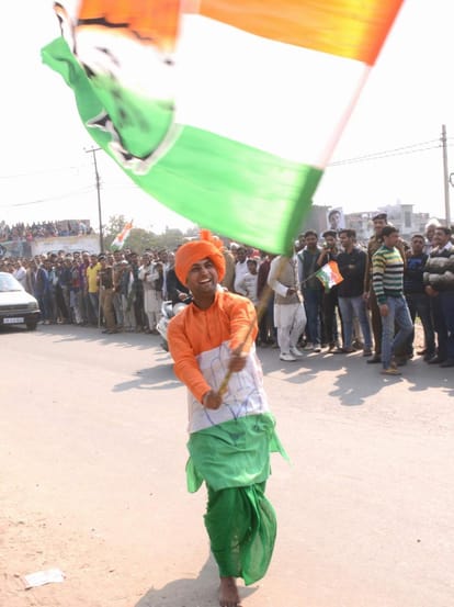 Congress distributes tickets for local body election of Uttar Pradesh.