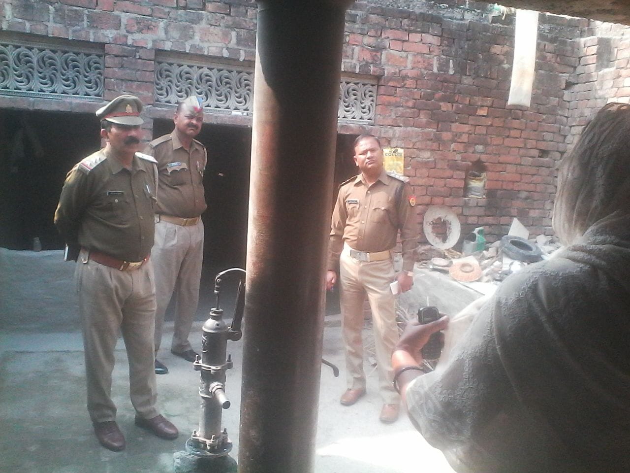 daughter mother shot by insane man in barabanki