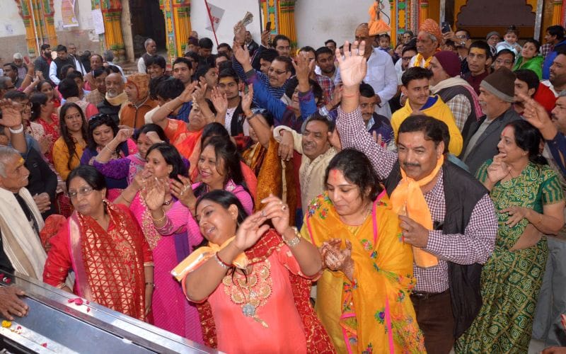 holi rasiya gayan in dwarikadheesh temple