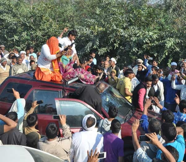 dance with rifles on haryana jat reservation protest place at rohtak of haryana