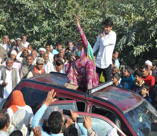 dance with rifles on haryana jat reservation protest place at rohtak of haryana