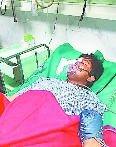 Smooth young man with knives in Shahpur