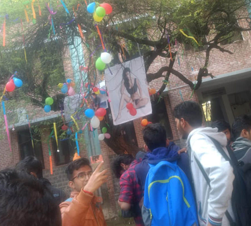 student worship disha patani for losing virginity
