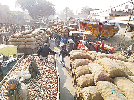 Mandi from locking gate blocking roads