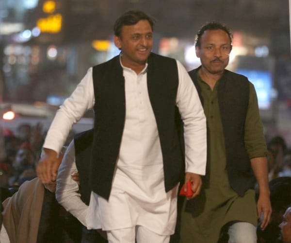  Akhilesh yadav addresses his party workers in Lucknow.