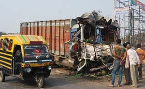 accident in overbridge