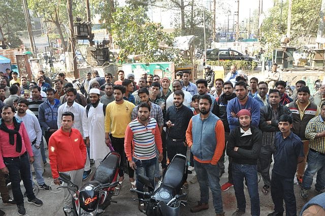 Online ransacked the office of the company, Hungama