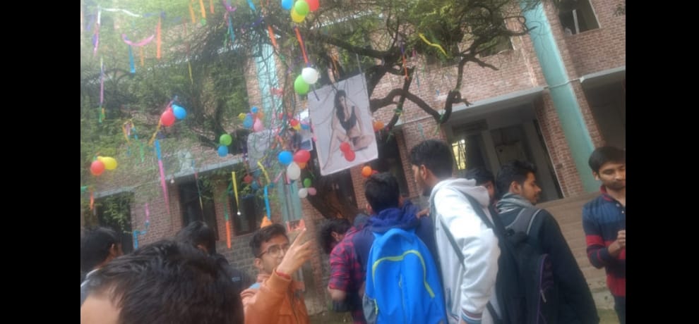 delhi university students worship actress disha patani to loose virginity, see pics