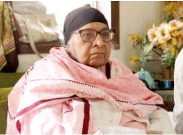 valentine's day special story of indian lady harbhajan kaur, grand mother of 42 pakistani childrens