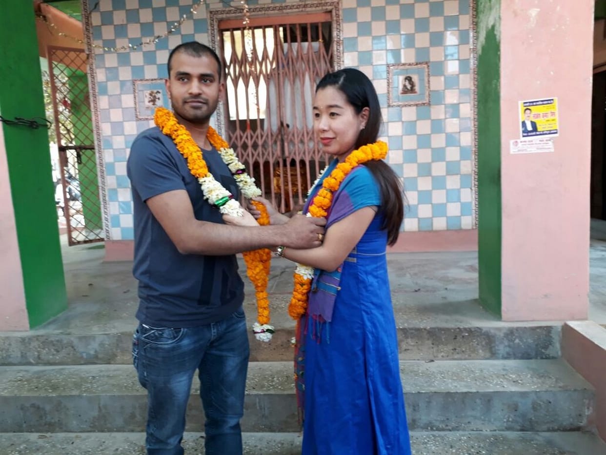 foreigner girl marraige with jaunpur boy on the occasion of valentine day